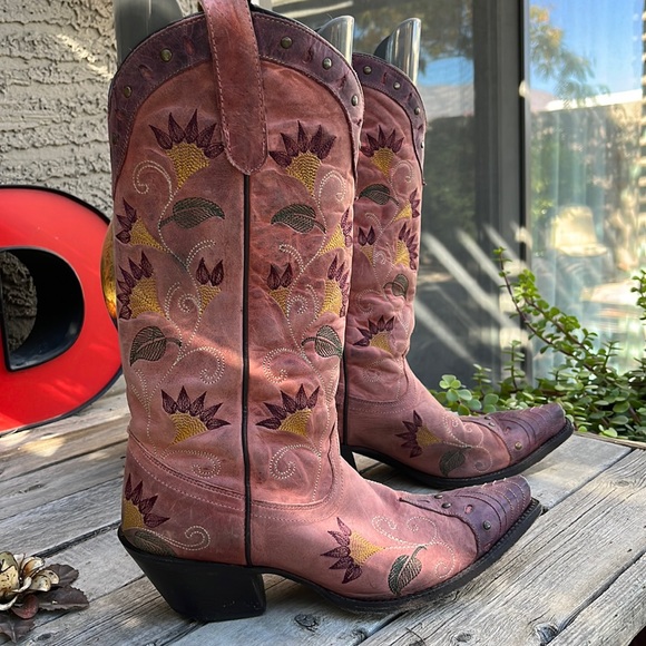 Tony Lama Shoes - Tony Lama 8B embroidered boots